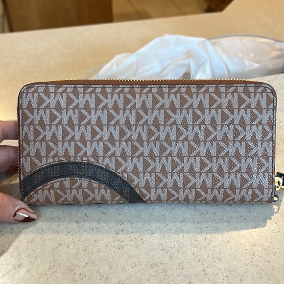 Graphic Logo Continental Wristlet-strap not included - Picture 10 of 14